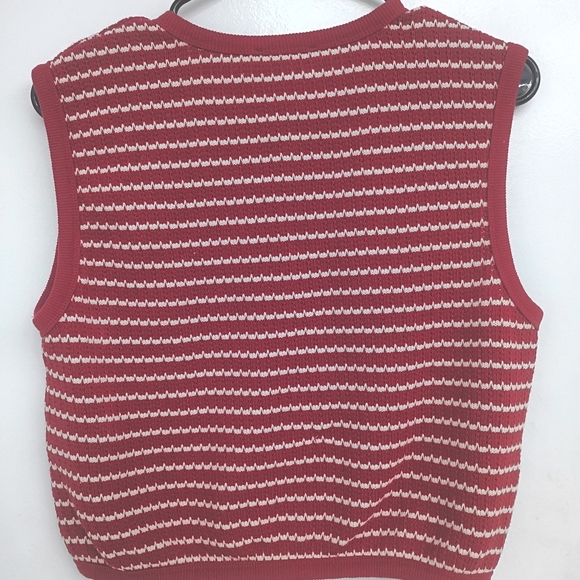 Zara Red and White Striped Knit Cropped Vest - Picture 3 of 4
